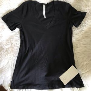 Lululemon Love Tee black v neck